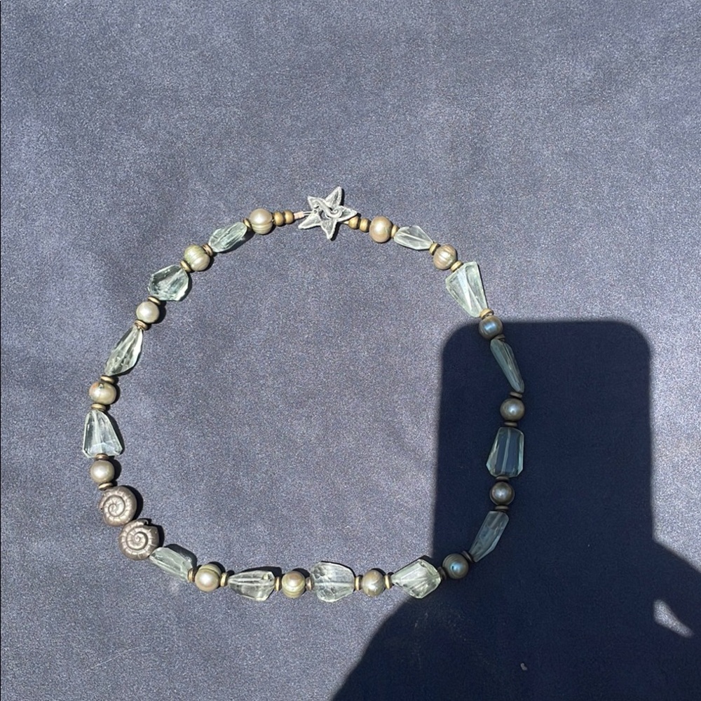 Elegant Silver and Gold Necklace with Delicate Design